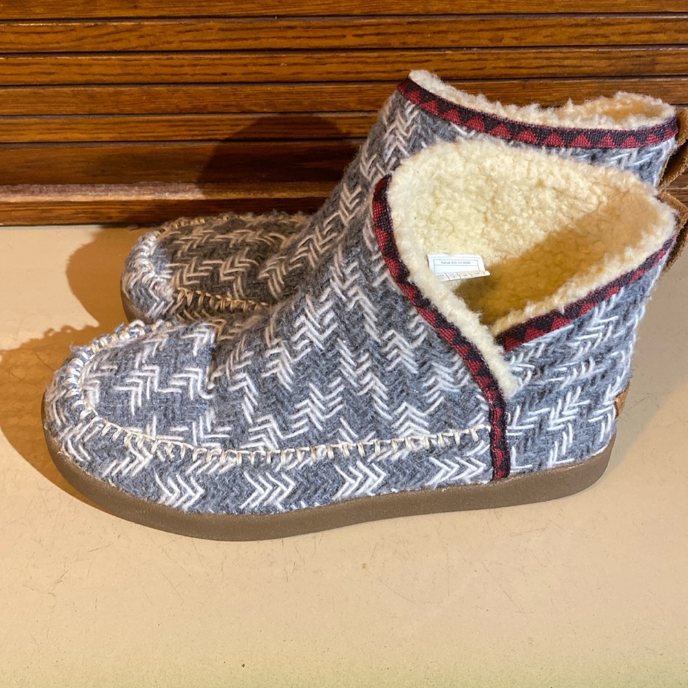 Sanuk Bootah Ankle Booties! Size 7